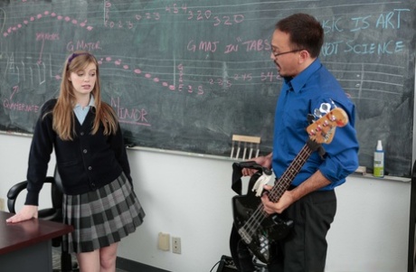 Hopeless music student Dolly Leigh finds her true talent in classroom blowjob