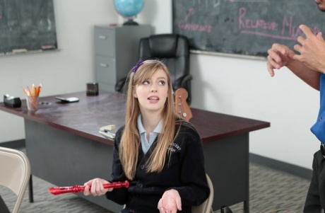 Hopeless music student Dolly Leigh finds her true talent in classroom blowjob