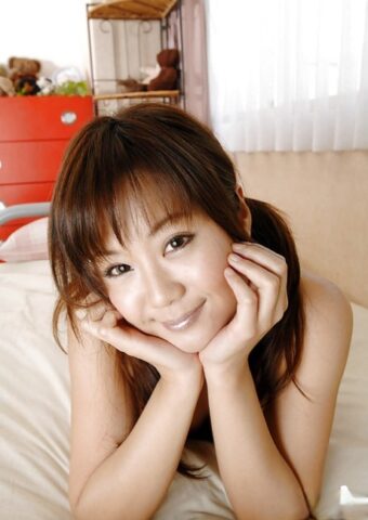 Ảnh Sex Gái Xinh Châu Á Cute asian babe with bushy muff slipping off her underwear Cute asian babe with bushy muff slipping off her underwear