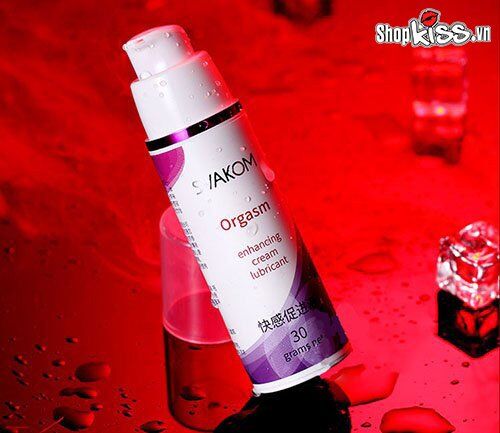 Kết cấu dạng kem mịn của gel Svakom Orgams trên đầu ngón tay