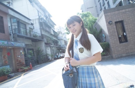Petite Chinese teen Wen Ruixin blows a knob and sits on it on her bed