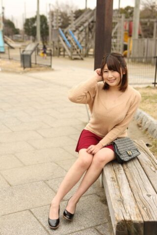 Busty Japanese babe Sakura Kirishima gives a titjob & fucks hard