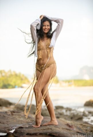Hot Thai teen Bua loses her bikini to go nude next to the water