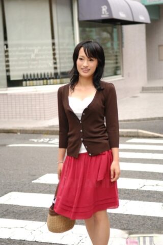 Japanese beauty Mio Kanna strolls downtown in a knee-length skirt