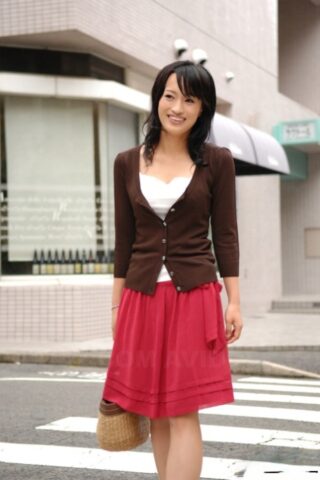 Japanese beauty Mio Kanna strolls downtown in a knee-length skirt