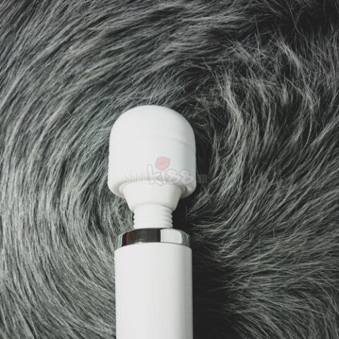 Đầu rung chày Magic Wand AV05 làm từ chất liệu mềm mại, có thể uốn cong linh hoạt