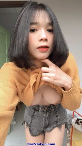 Ảnh sex em học sinh ngực phụ huynh nên rất thích khoe