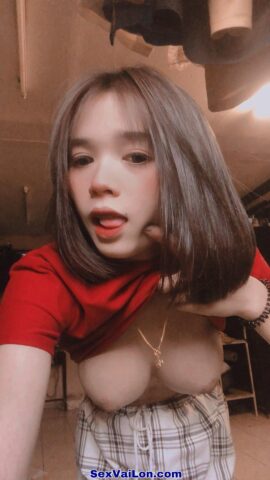 Ảnh sex em học sinh ngực phụ huynh nên rất thích khoe