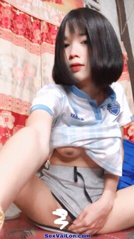 Ảnh sex em học sinh ngực phụ huynh nên rất thích khoe