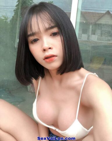 Ảnh sex em học sinh ngực phụ huynh nên rất thích khoe
