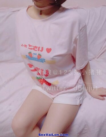 Ảnh sex em gái nằm một mình thủ dâm