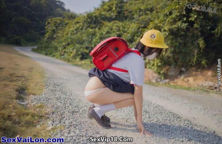 Ảnh sex em học sinh cấp 3 khỏa thân khoe hàng trên đường đi học