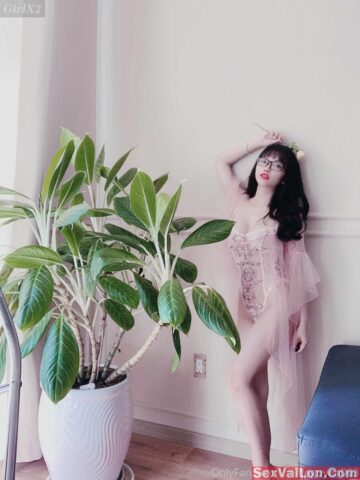 Gọi em là thánh yêu bởi vì em “thiếu anh”