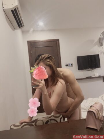 Đời là bể khổ, anh không chơi em thì anh lỗ Đời là bể khổ, anh không chơi em thì anh lỗ