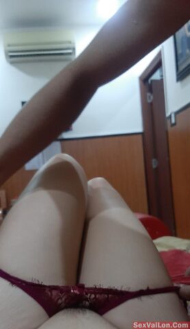 Chọt vào lỗ sướng em gái quần ren Chọt vào lỗ sướng em gái quần ren