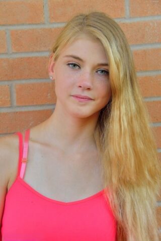 21095952_091_b191 Slim blonde teen Hannah exposes her shaved cunt and ass in public